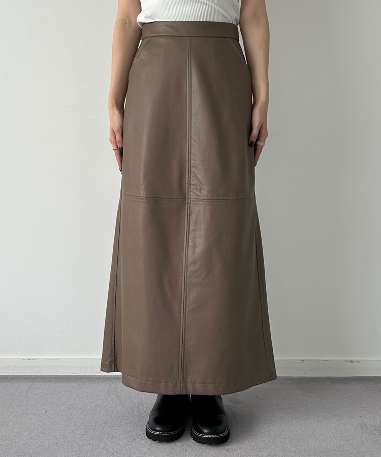 23WINTER LOOK掲載】フェイクレザーナロースカート(S BLACK): スカート