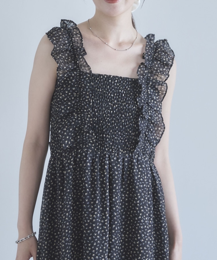 花柄フリルシャーリングノースリワンピース(M CREAM): ワンピース