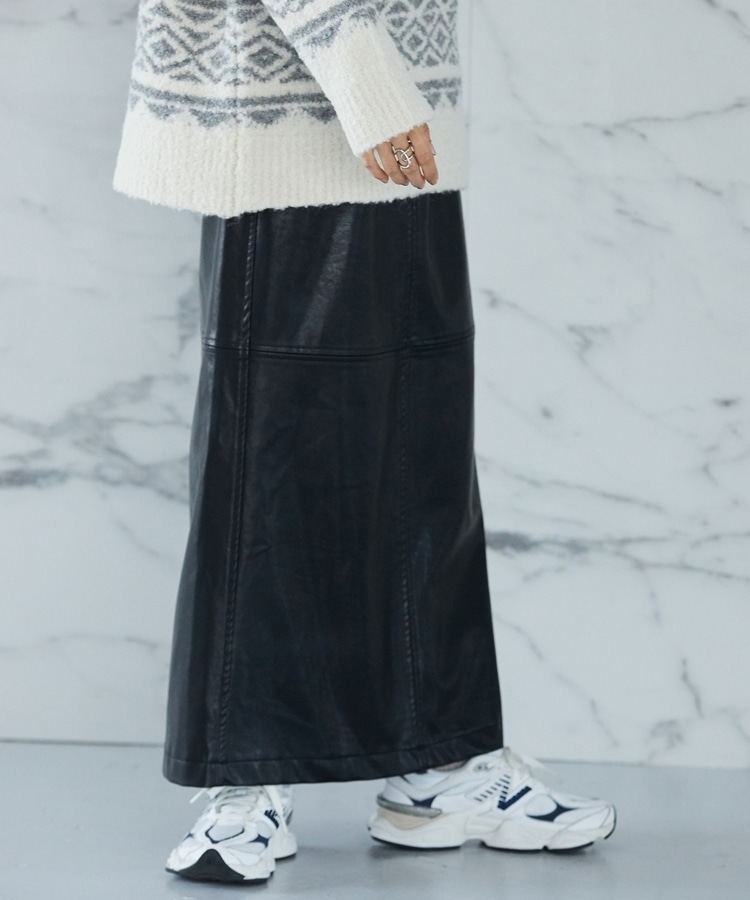 23WINTER LOOK掲載】フェイクレザーナロースカート(S BLACK): スカート