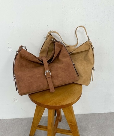 スエードバックルＢＩＧバッグ