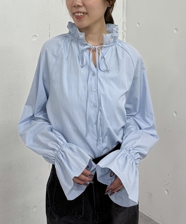 フリルカラーブラウス