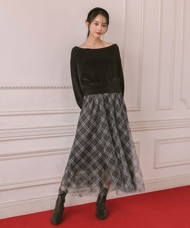 フェザーオフショルニット×チュールキャミワンピースＳＥＴ