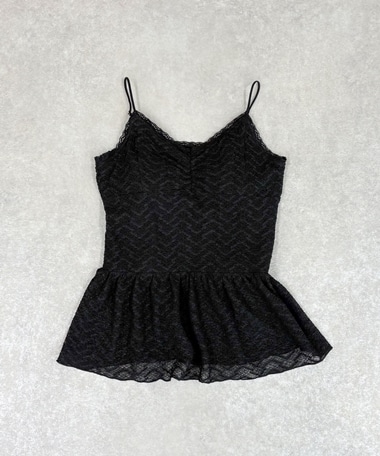 カップ付きレースペプラムキャミソール