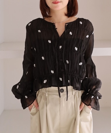 花柄刺繍ギャザーブラウス