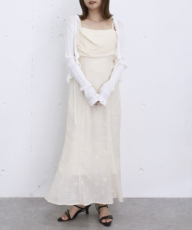 タックドレープ花柄刺繍キャミワンピース