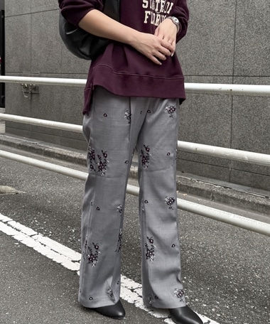 オリジナル刺繍セミフレアパンツ